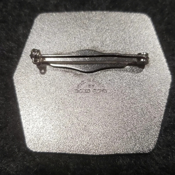 Molson Six Ender Award Curling Stone And Broom Lapel  Pin - Picture 2 of 3